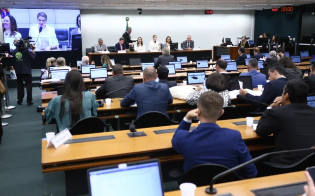 Regulação de IA na Câmara: o que a sua empresa faz agora